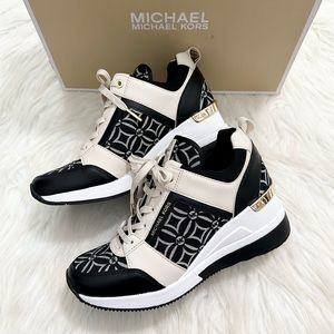 Michael Kors Georgie Trainer size 6.5